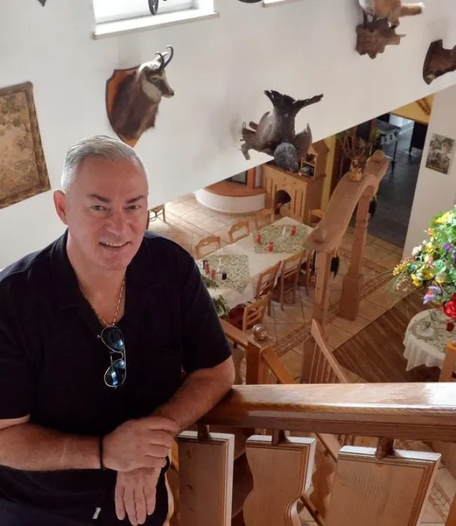 © Funke Medien Thüringen | Peter Michaelis - Spyridon Gkogkas, Inhaber des „Oscar“ in Gera, in der „Kuckucksdiele“, die kurz vor der Wiedereöffnung steht. (Archivfoto)